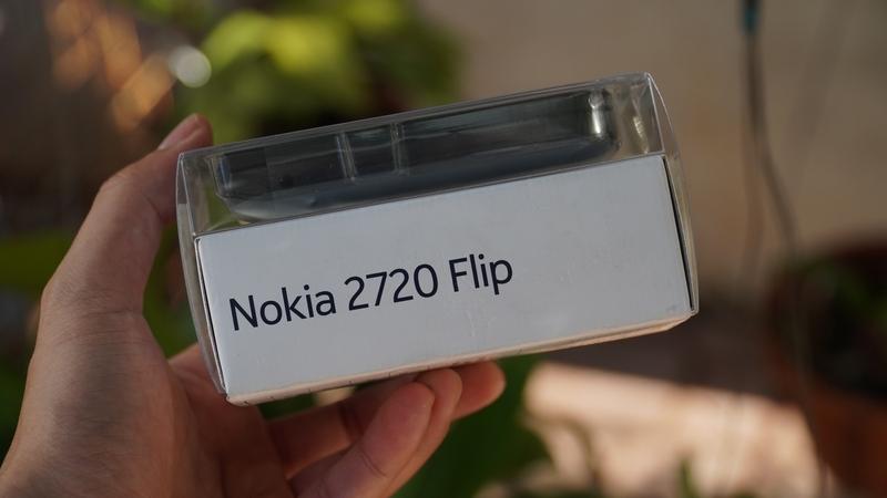 Nokia 2720 Flip trong hộp