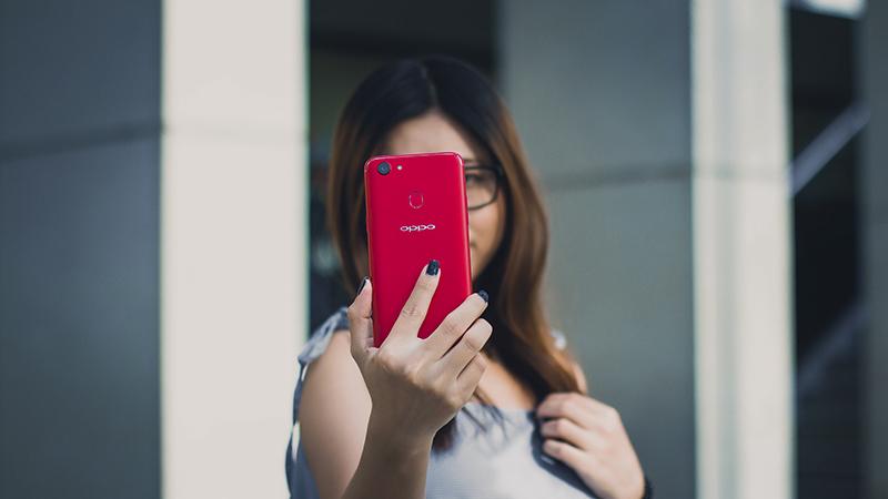 Oppo F5 đỏ rực