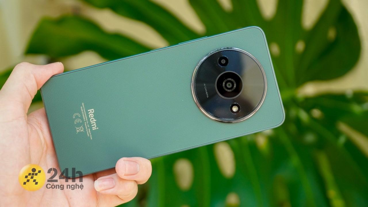 Redmi A3 tuy được trang bị cụm camera lớn nhưng chỉ có 2 camera sau.