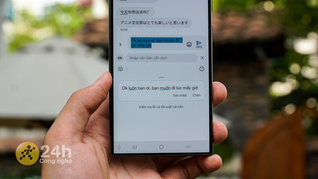 Trợ lý chat AI thông minh trên Galaxy S24 Ultra giúp mình chỉnh sửa lỗi chính tả, văn phong trong tin nhắn.