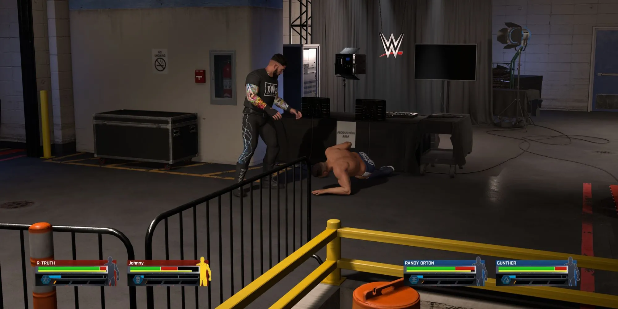 Cảnh hỗn chiến hậu trường trong chế độ MyRise của game WWE 2K25
