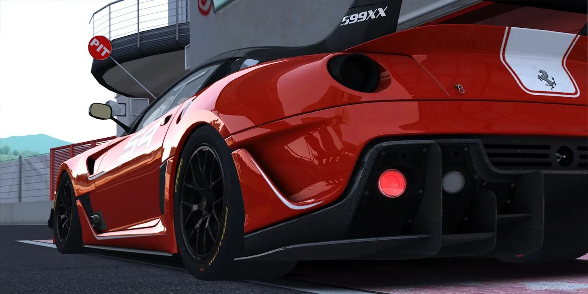 Chiếc xe đua thể thao trên đường đua trong game Assetto Corsa