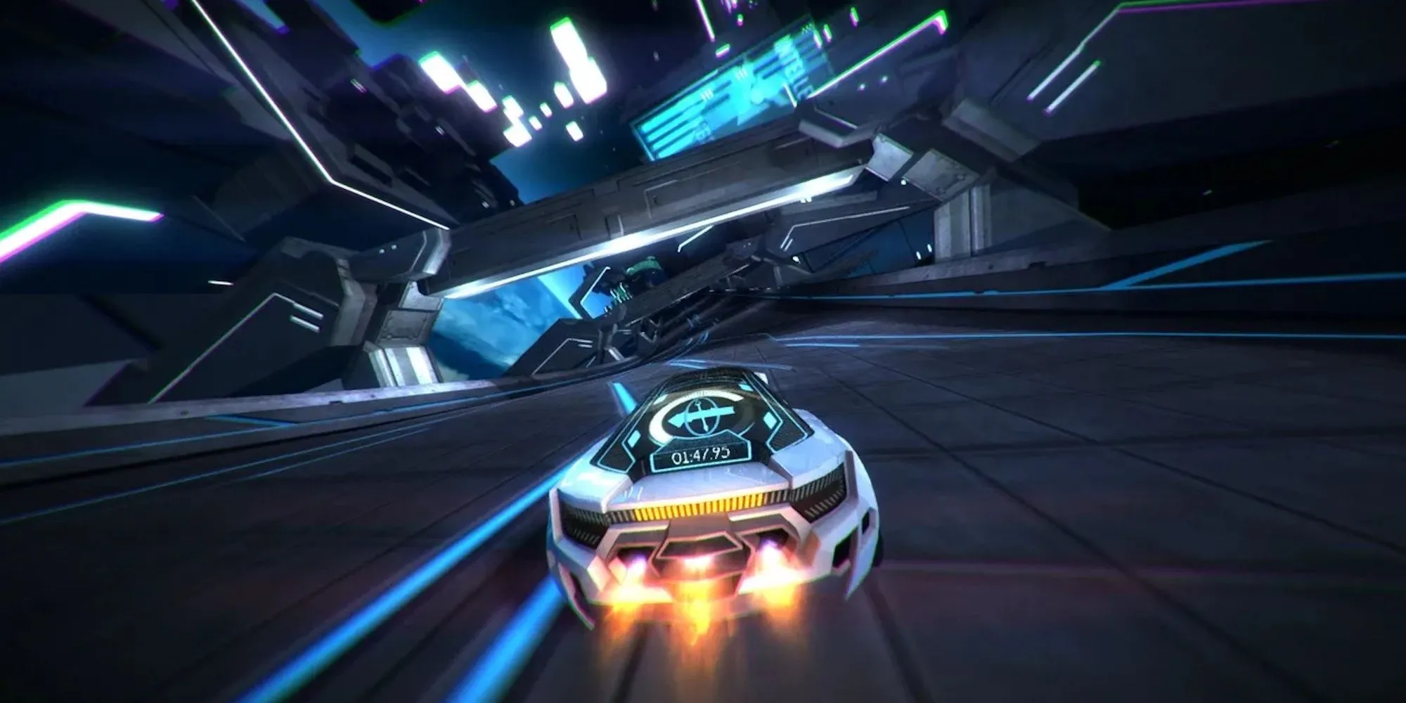 Chiếc xe tương lai phát sáng đang bay qua các chướng ngại vật trong game Distance