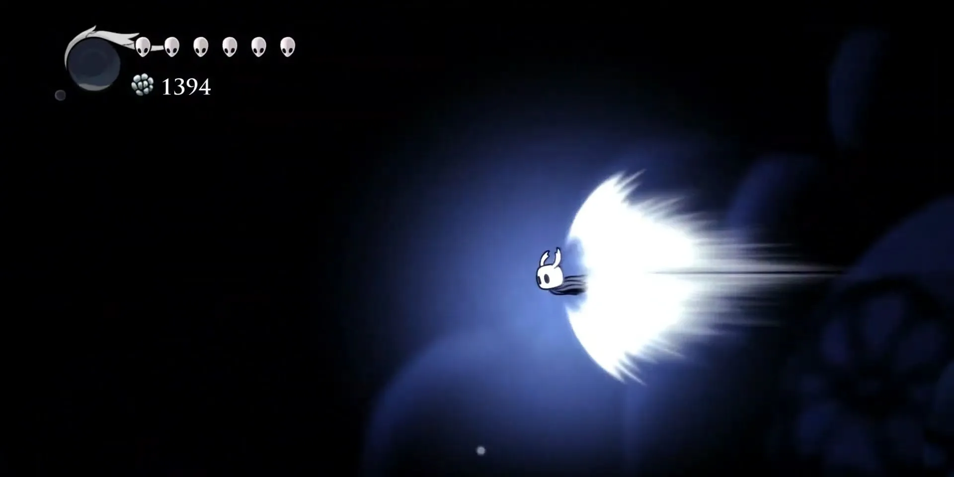 Hiệp Sĩ thực hiện Crystal Dash trong Hollow Knight