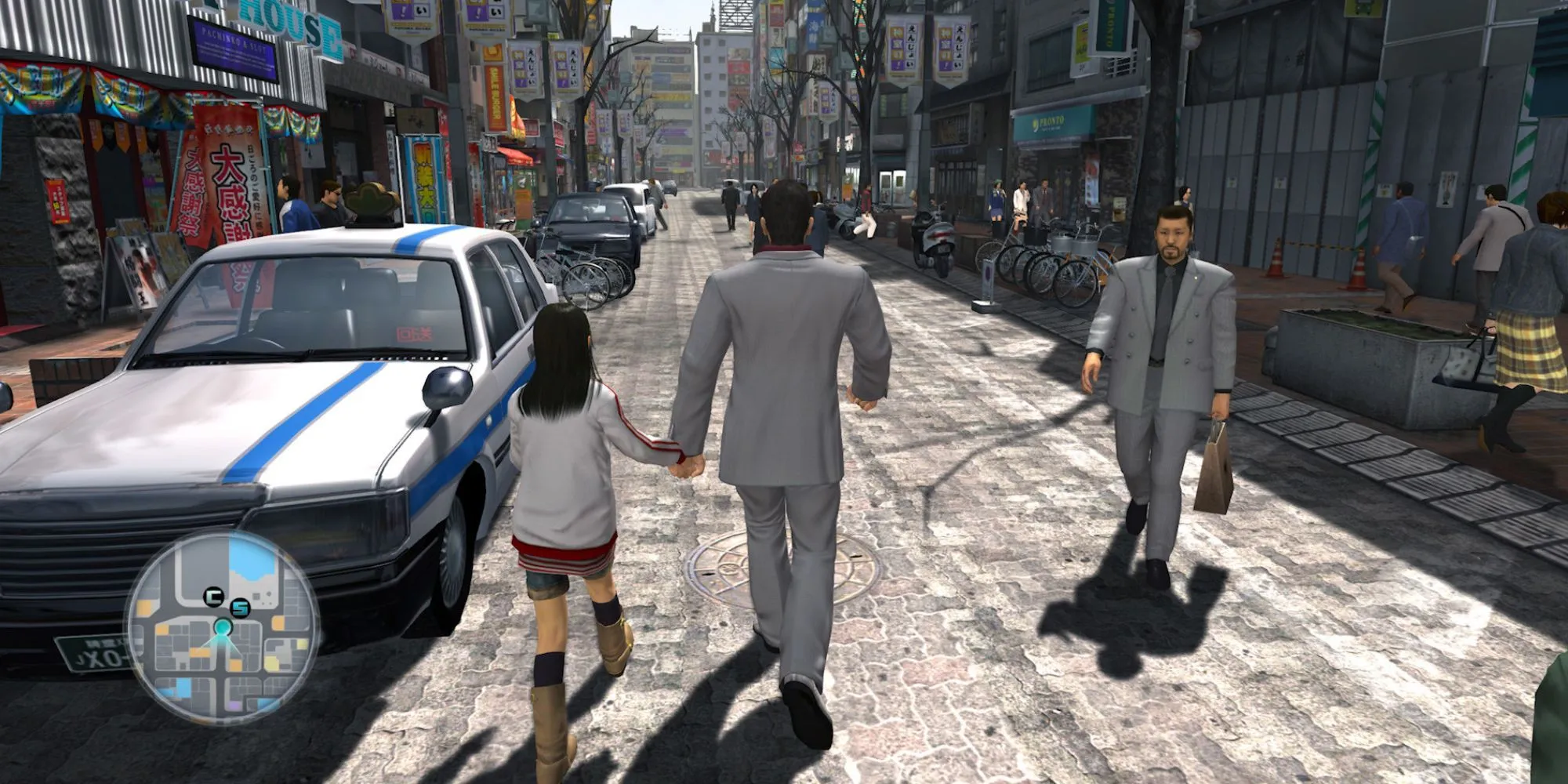 Kazuma Kiryu dạo bước trên đường phố Kamurocho chi tiết trong series game bán thế giới mở Yakuza