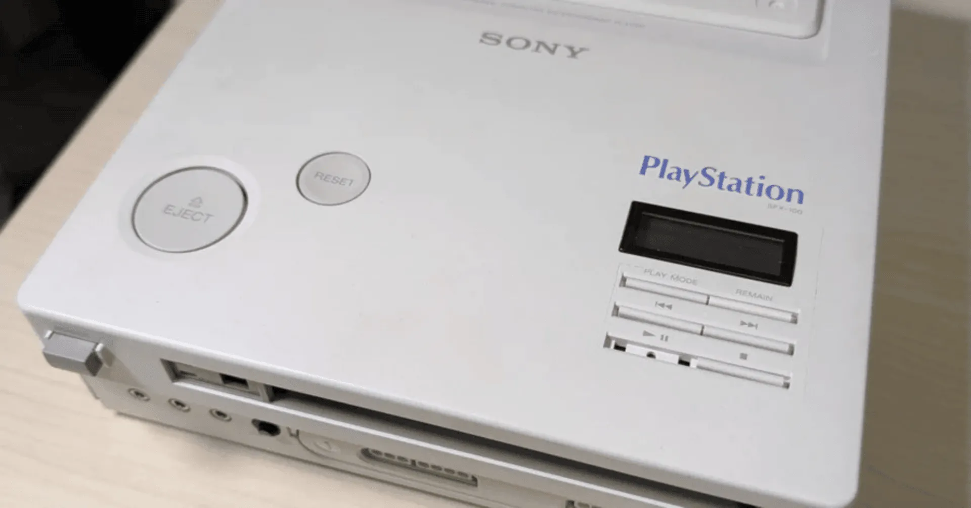 Nguyên mẫu Nintendo PlayStation độc đáo của Ken Kutaragi với logo màu xanh