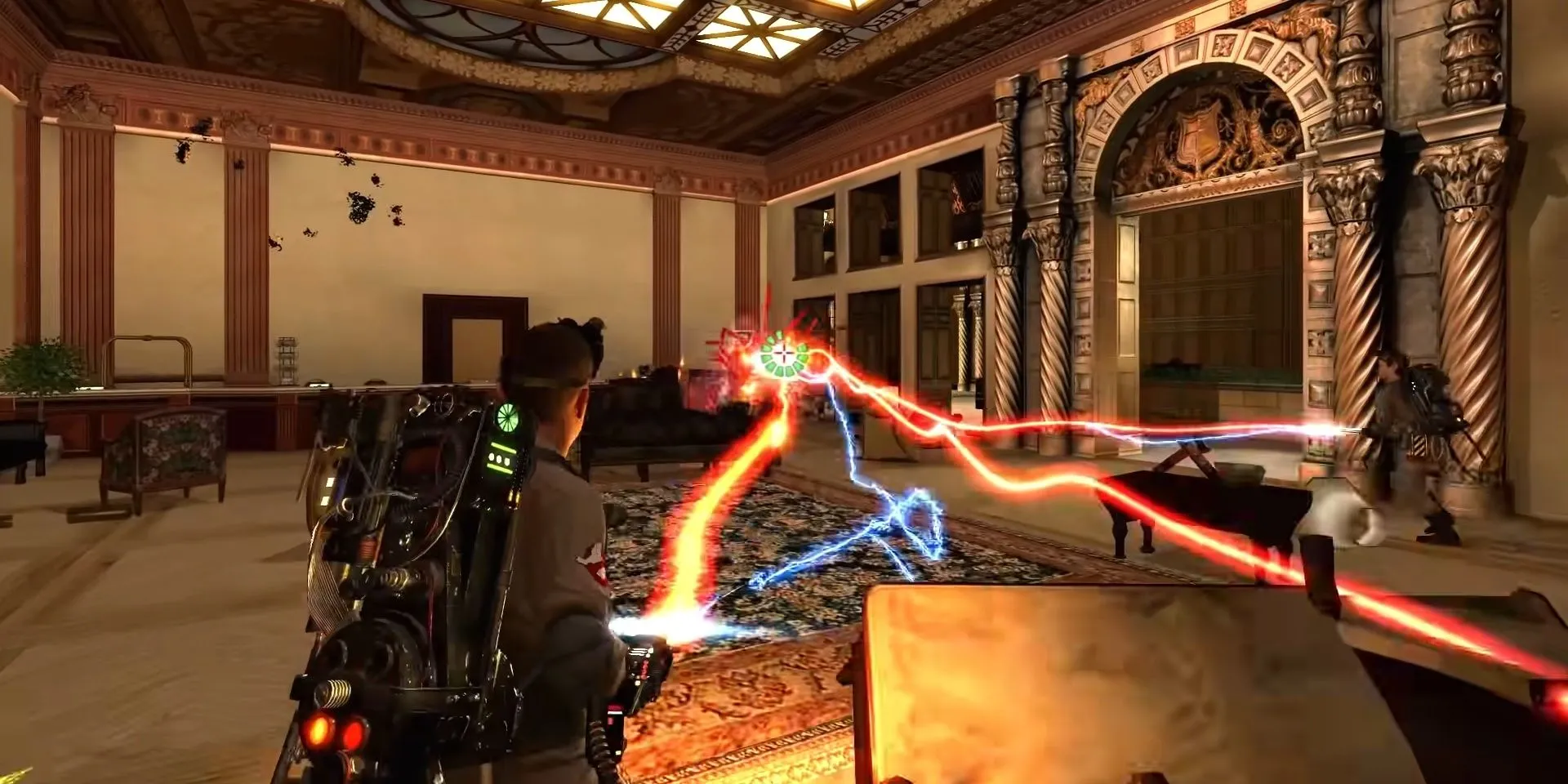 Nhân vật sử dụng Proton Pack để phá hủy đồ đạc trong Ghostbusters: The Video Game.