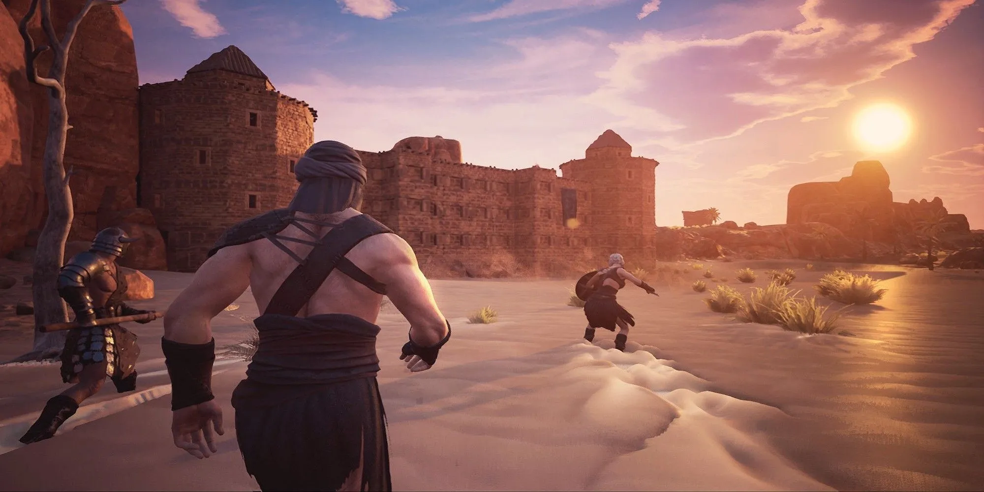 Nhóm nhân vật dã nhân đang đi dọc bờ biển trong thế giới rộng lớn của Conan Exiles, một game sinh tồn bối cảnh tiền sử tàn khốc.