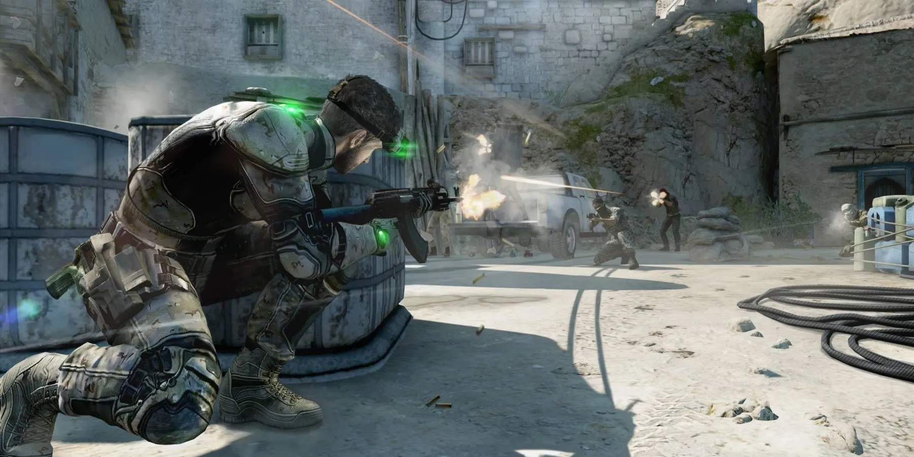 Sam Fisher hành động trong Splinter Cell Blacklist, tựa game vừa được bổ sung thành tựu trên Steam