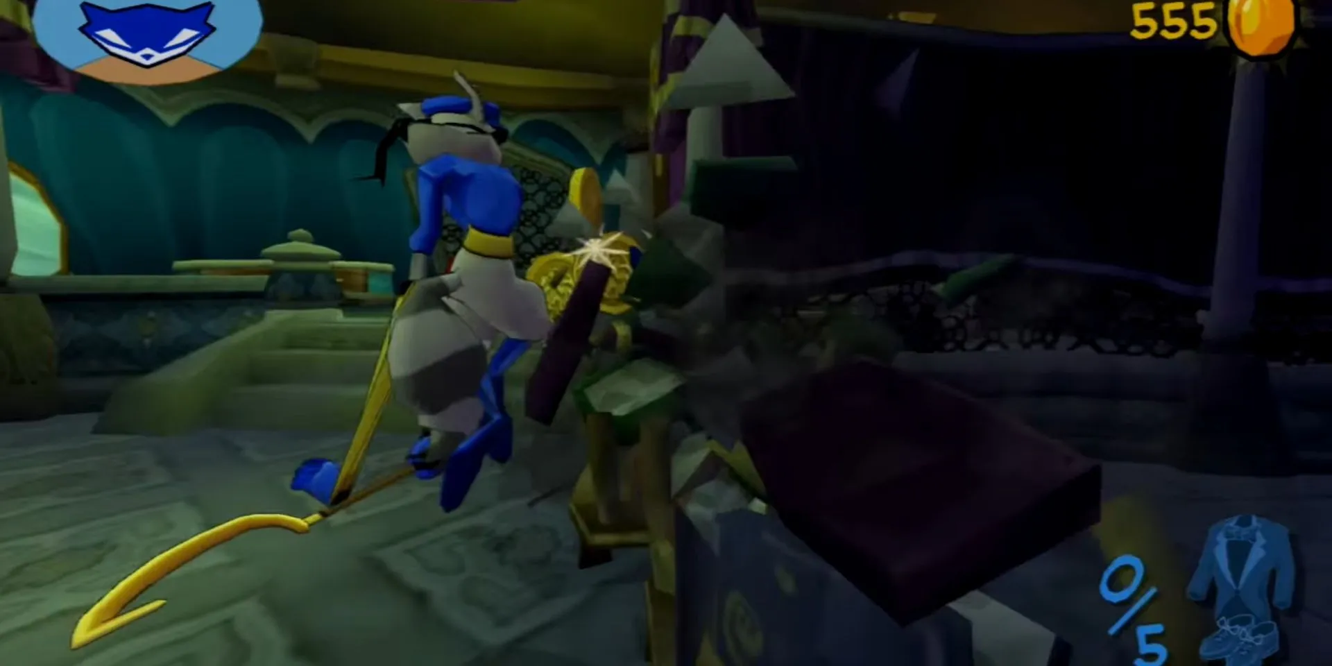 Sly Cooper tìm thấy vật phẩm sau khi lục lọi hành lý trong Sly 2: Band of Thieves.