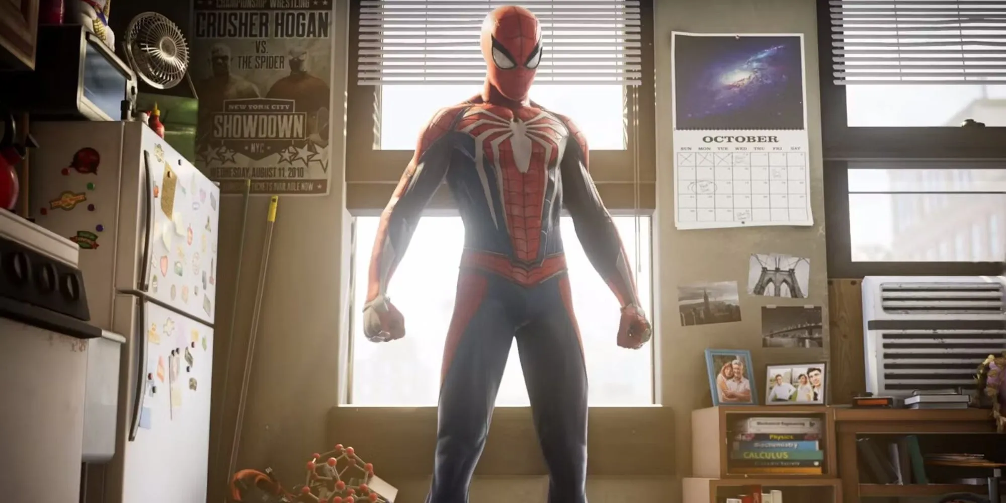 Spider-Man đứng trước cửa sổ căn hộ trong cảnh mở đầu của Marvel's Spider-Man