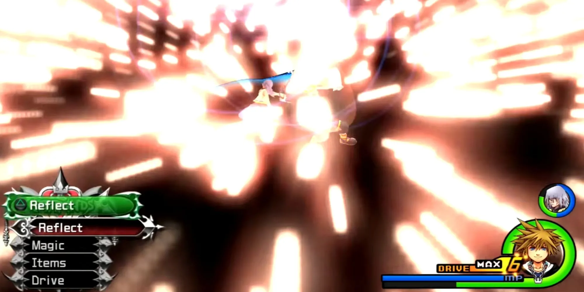 Xemnas trong Kingdom Hearts 2 với thanh kiếm ánh sáng đôi, sẵn sàng chiến đấu cùng Sora và Riku