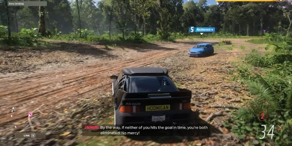 Cảnh trong chế độ The Eliminator của Forza Horizon 5, các xe đua tụ tập trên bản đồ thế giới mở.