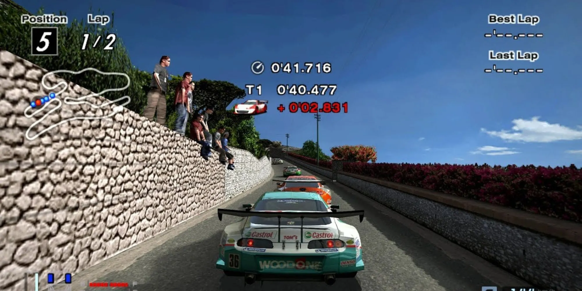 Cuộc đua xe trong Gran Turismo 4 trên PS2, thể hiện đồ họa và gameplay đua xe mô phỏng