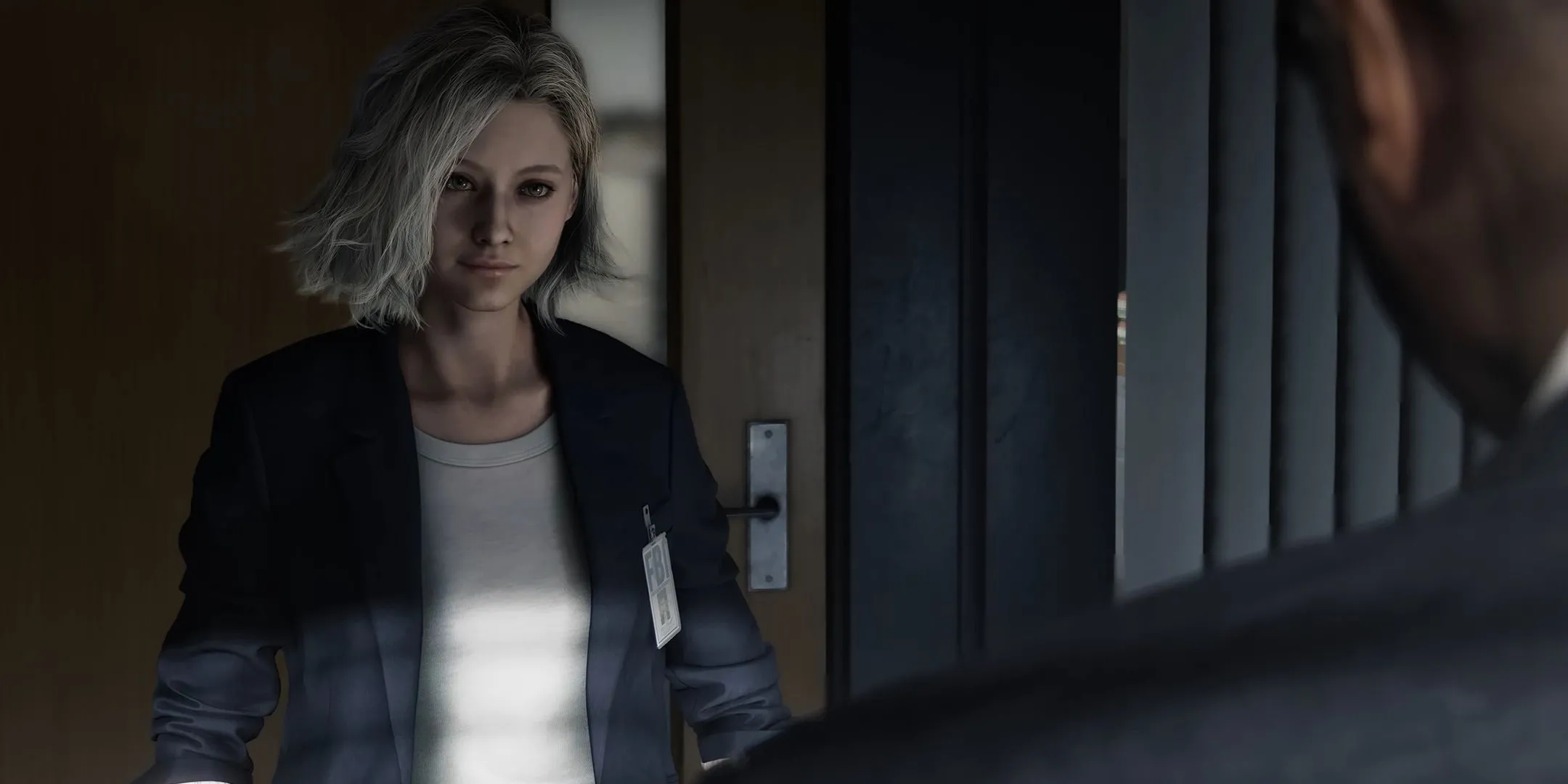 Đặc vụ Grace Ashcroft trò chuyện với đặc vụ FBI khác trong Resident Evil 9