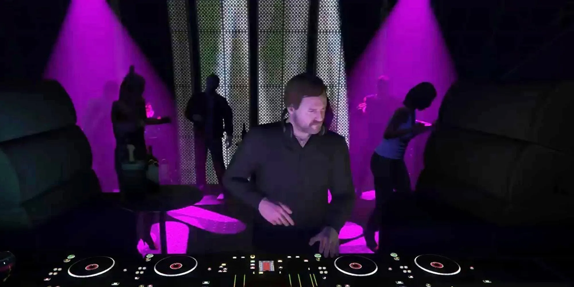 DJ Solomun biểu diễn trong các hộp đêm trong GTA Online