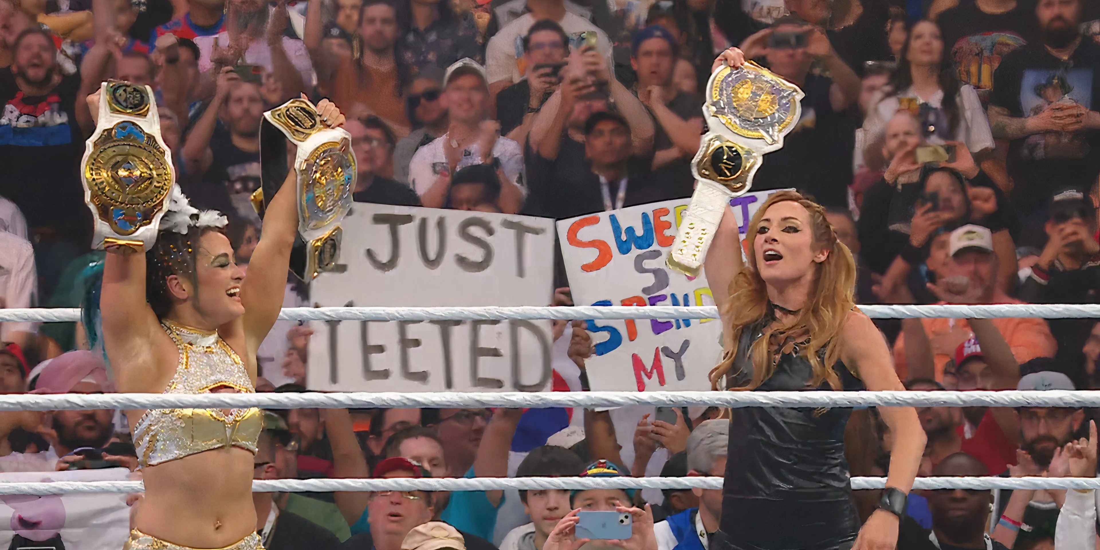 Lyra Valkyria và Becky Lynch thi đấu trong trận tranh đai đồng đội nữ tại WrestleMania 41