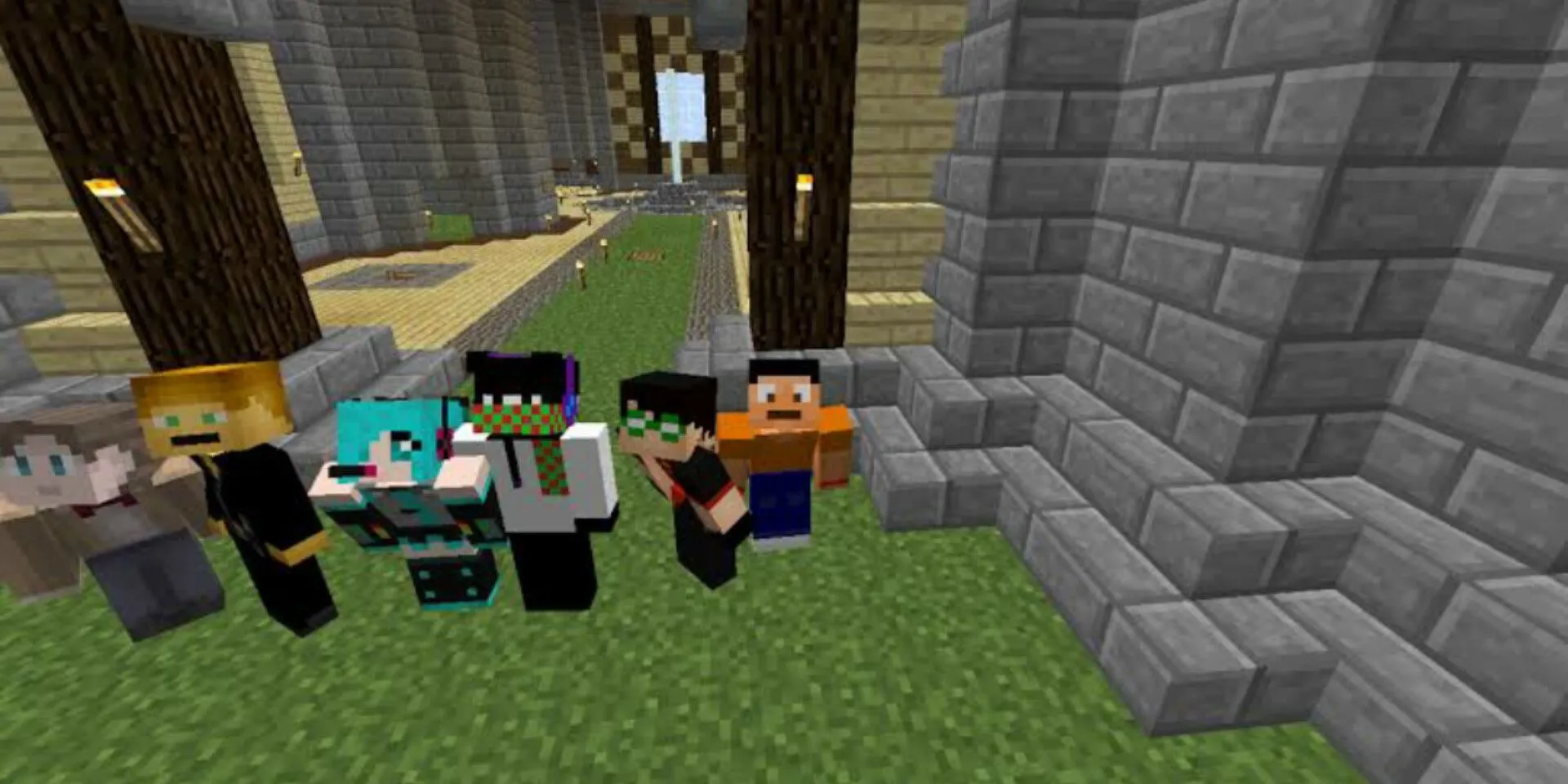 Nhân vật Minecraft đang khám phá cùng bạn bè trong chế độ multiplayer
