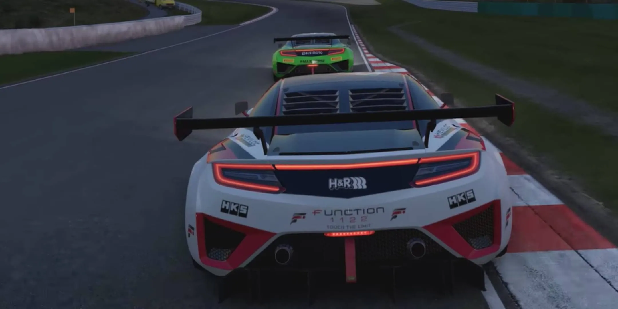 Nhiều chiếc xe đang tranh tài quyết liệt trên đường đua mô phỏng trong Project Cars 2