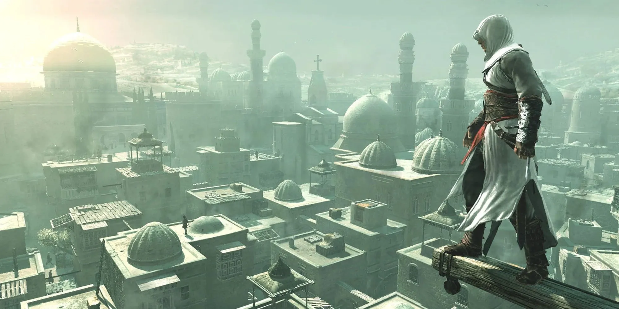 Sát thủ Altair trên đỉnh một tòa nhà quan sát khung cảnh Thành địa trong game Assassin's Creed 1