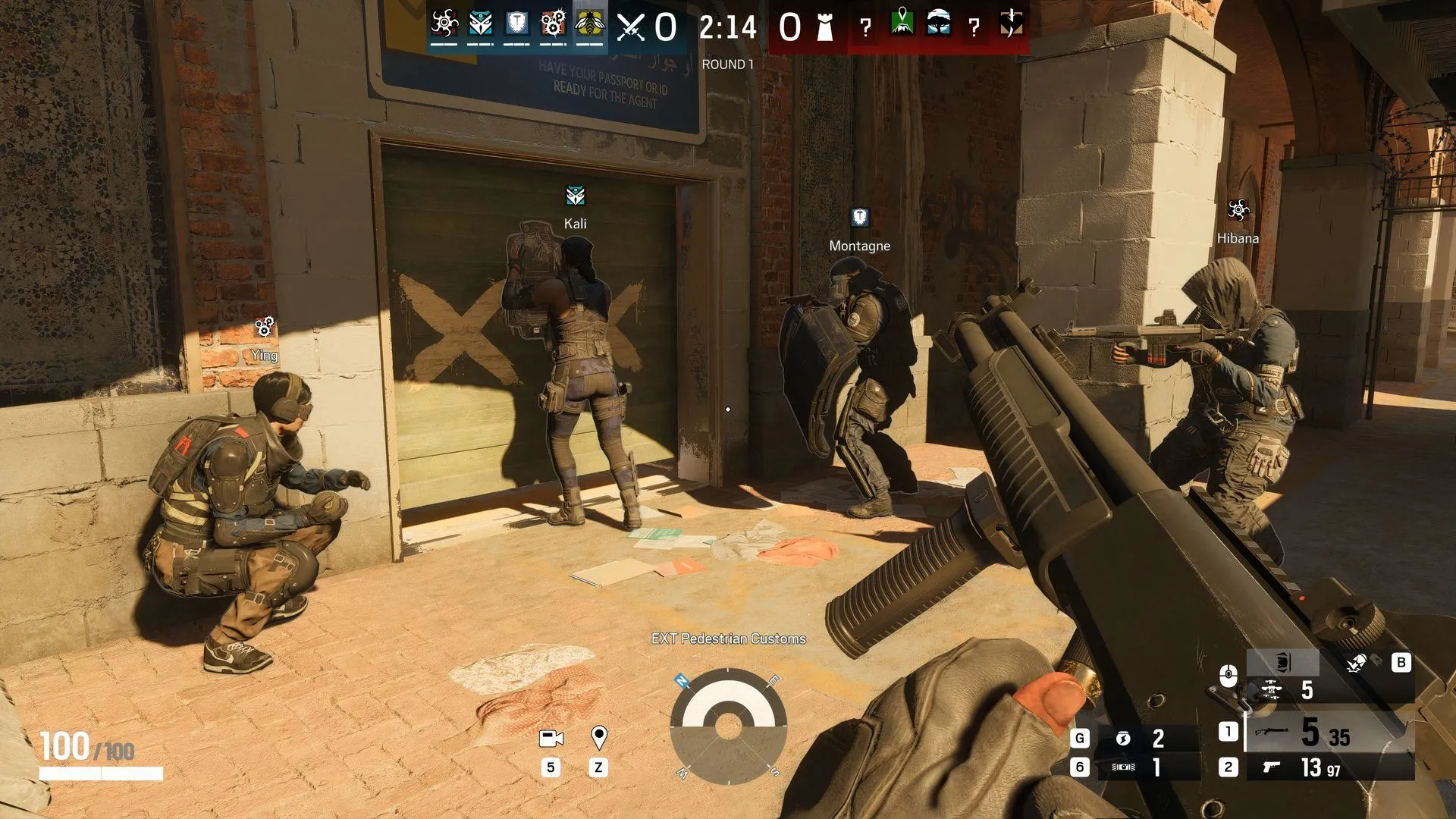 Cảnh trong game Rainbow Six Siege X thể hiện chất lượng đồ họa được cải thiện với hiệu ứng ánh sáng chân thực trên bản đồ cũ.