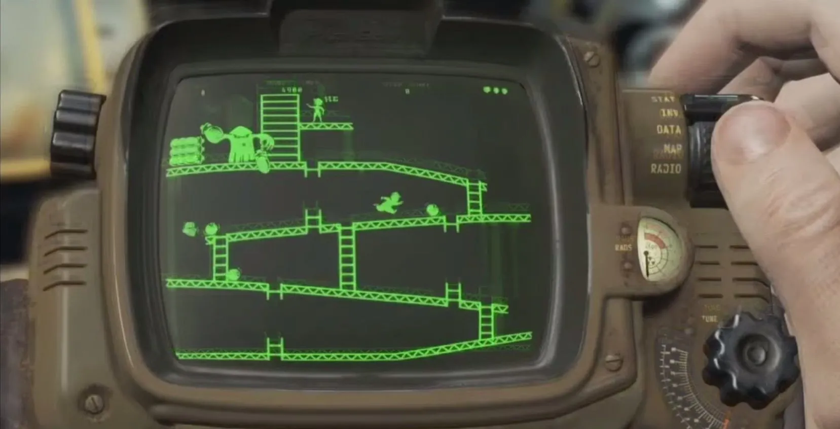 Màn hình game Red Menace, một mini-game phong cách Donkey Kong có thể chơi trên Pip-Boy trong Fallout 4