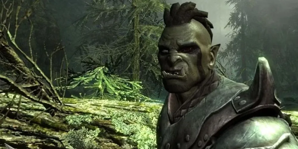 Một chiến binh Orc Orsimer tuần tra đường phố trong The Elder Scrolls Skyrim
