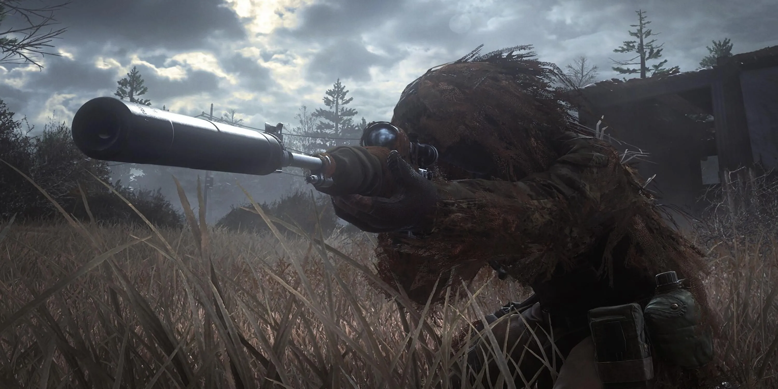 Một tay bắn tỉa trong trang phục ngụy trang lá cây ở Call of Duty 4 Modern Warfare, biểu tượng của chiến tranh hiện đại và ẩn nấp