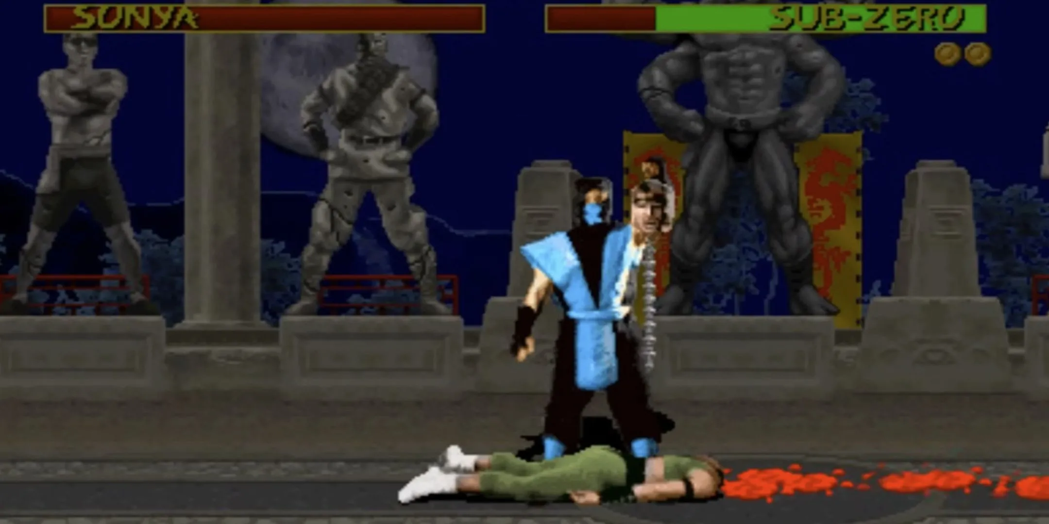 Sub Zero thực hiện chiêu Fatality trong Mortal Kombat bản gốc.