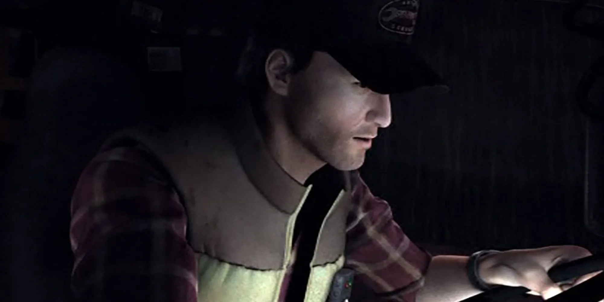 Travis Grady đang kiểm tra một vật thể trong Silent Hill Origins.