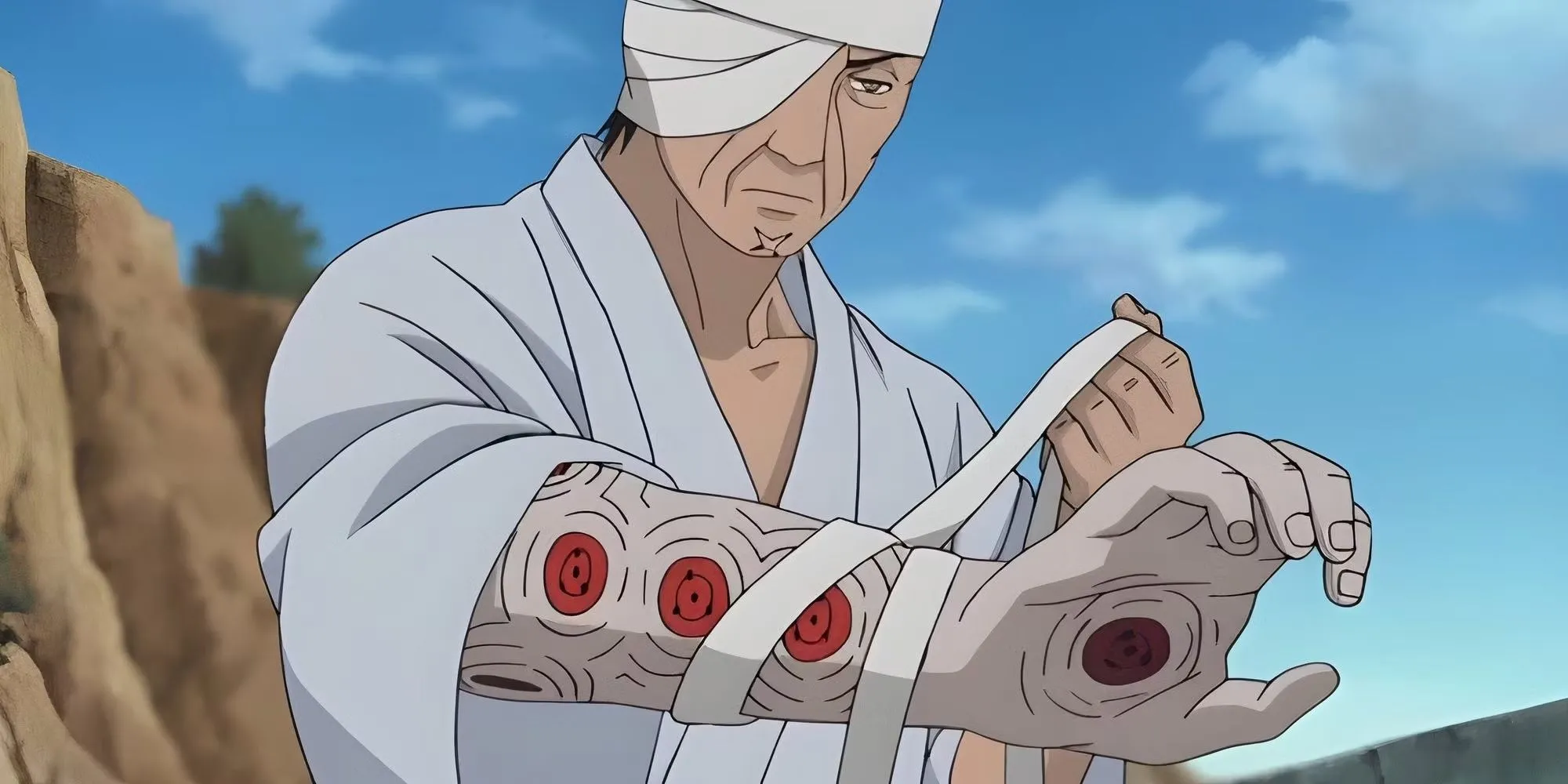 Danzo Shimura với cánh tay cấy ghép đầy Sharingan, một bí ẩn về nguồn gốc và cách ông ta sở hữu chúng trong Naruto