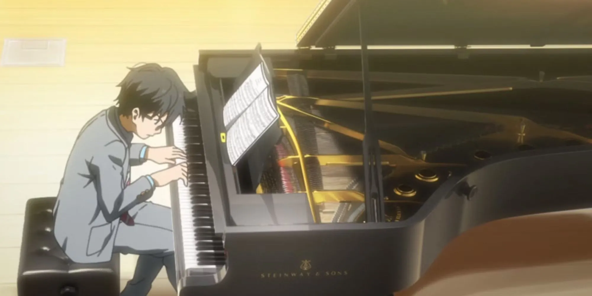 Kousei Arima say sưa chơi piano trên sân khấu, ánh sáng chiếu rọi nhưng đôi mắt vẫn ẩn chứa sự nặng trĩu của quá khứ